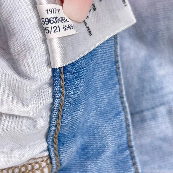 AE American Eagle Curvy Hi Rise Shortie Raw Hem Light Blue Denim Shorts Size 4 - Picture 8 of 8